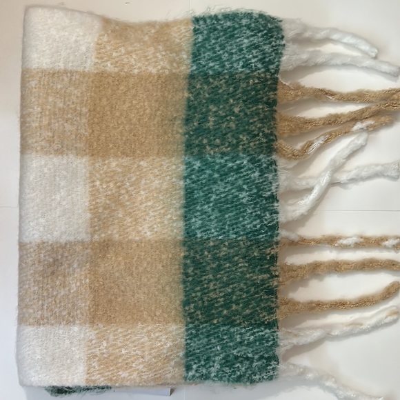 LOFT Accessories - NWT! LOFT - Plaid Blanket Scarf - Beige/White/Green - 15.5”x80”